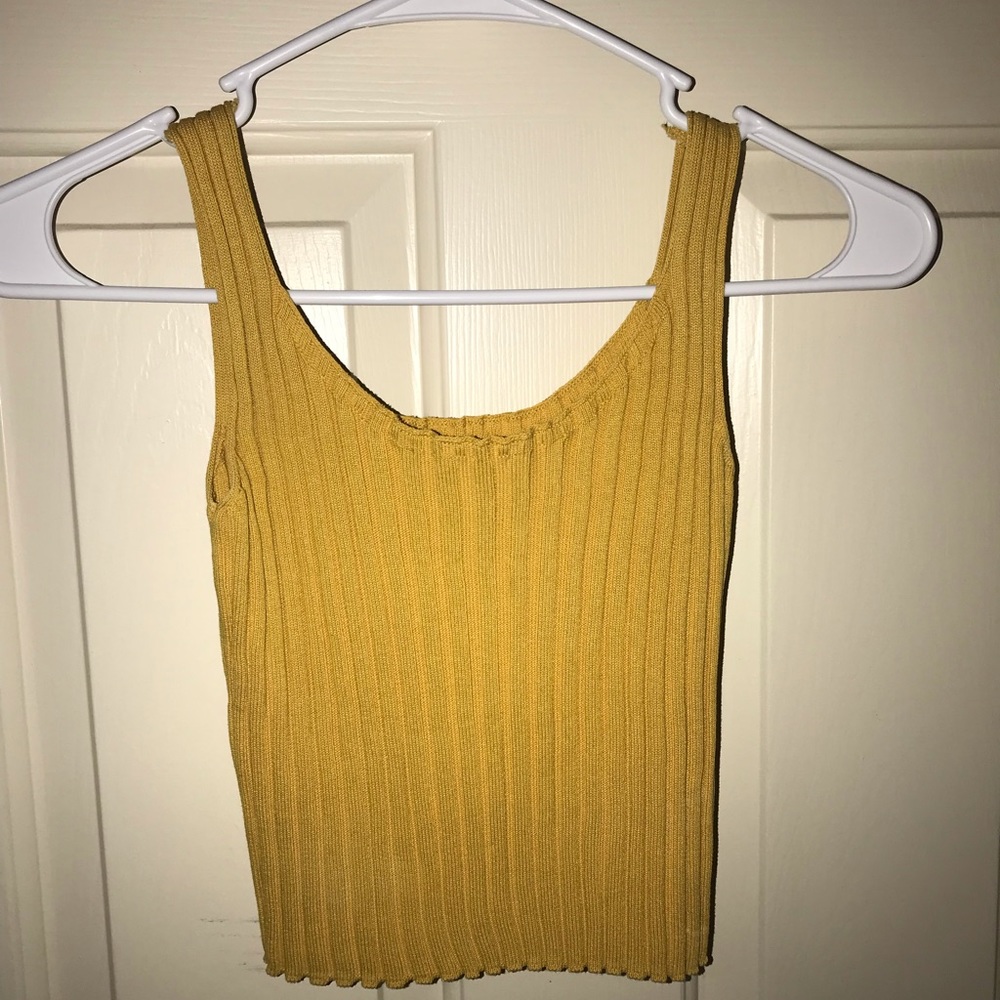 Crop tank🌞🌼✨